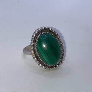 Vtg Navajo Sterling & Malachite Oval Stone Beaded Accent Setting Sz 6.5